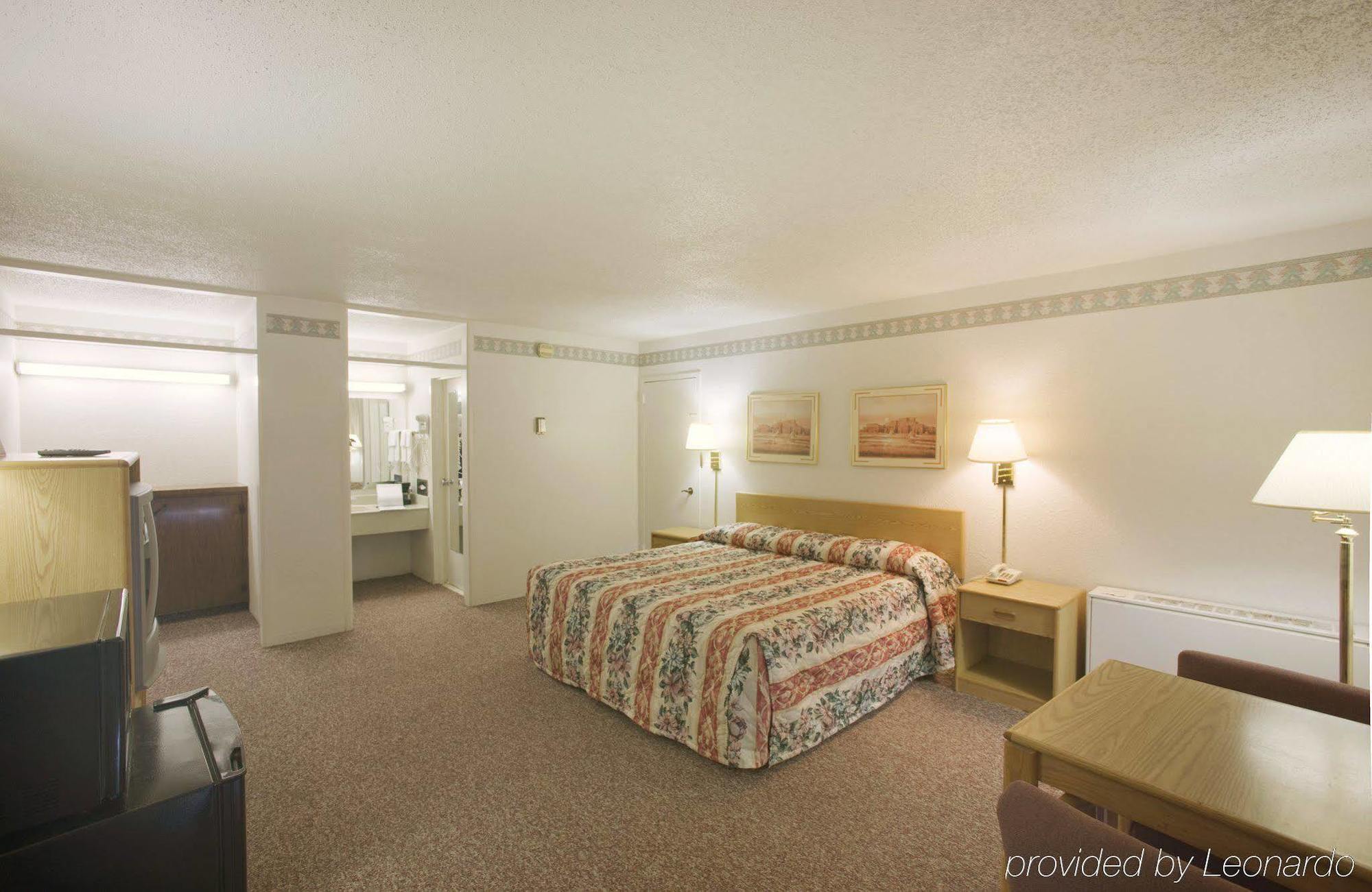 Econo Lodge Carlsbad Caverns Area Room photo